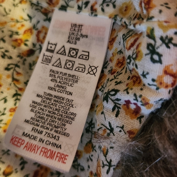 Toddler Faux Fur Reversible Vest Size 3T - Picture 2 of 3